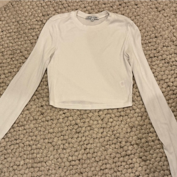 Verona Crop Long Sleeve in White
COTTON CITIZEN - Picture 6 of 7